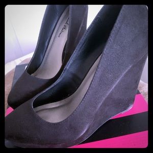 NEW Michael Antonio Anabel Wedge Shoes❤️👠🖤